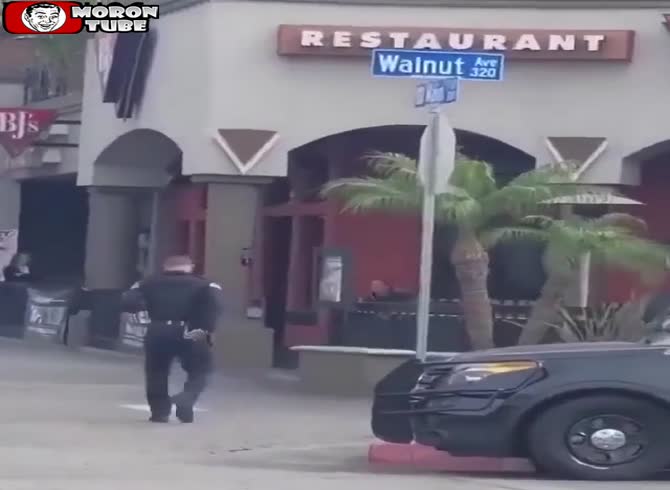 Video :An irate homeless woman is instantly calmed by a police officer